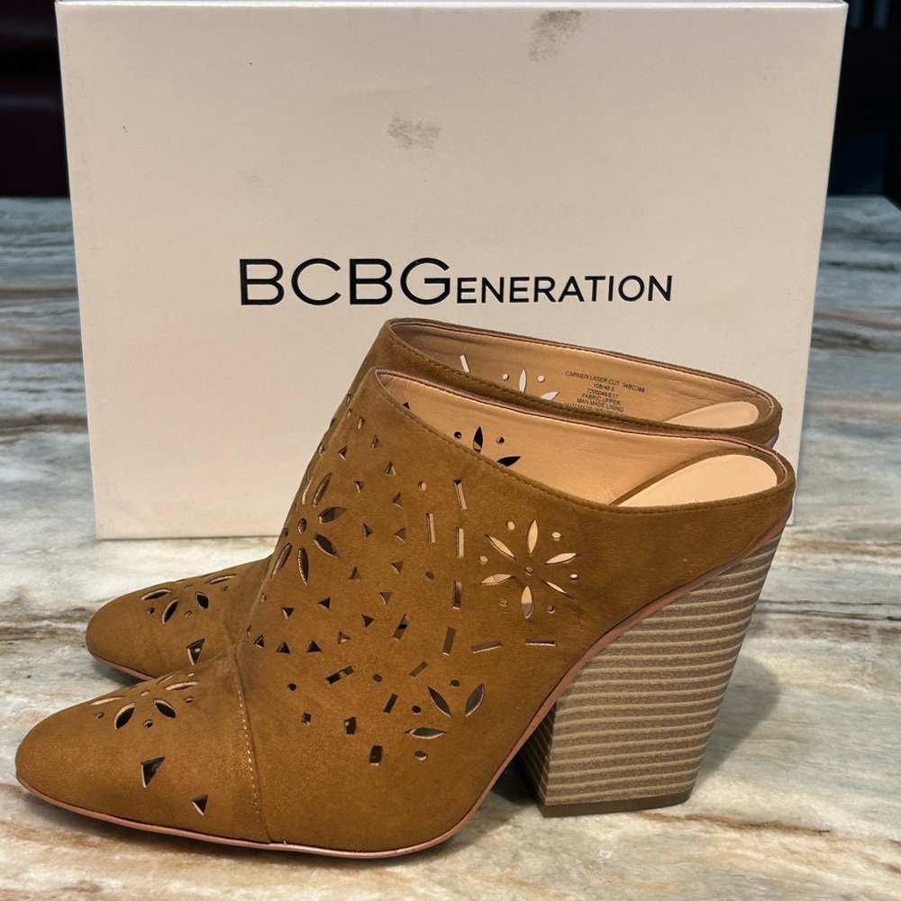 NIB ~ BCBG CARMEN LASERCUT MULES sz 10 - Picture 3 of 13